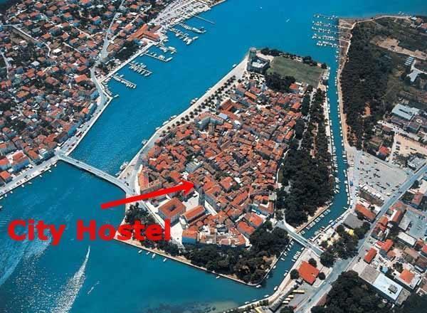 City Hostel Trogir Bagian luar foto