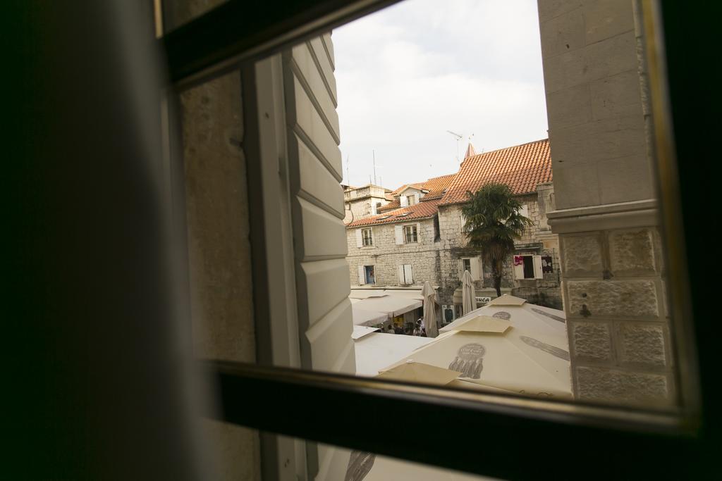 City Hostel Trogir Bagian luar foto