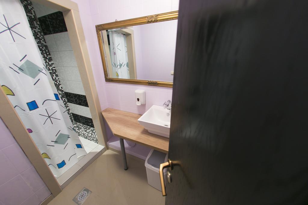 City Hostel Trogir Bagian luar foto